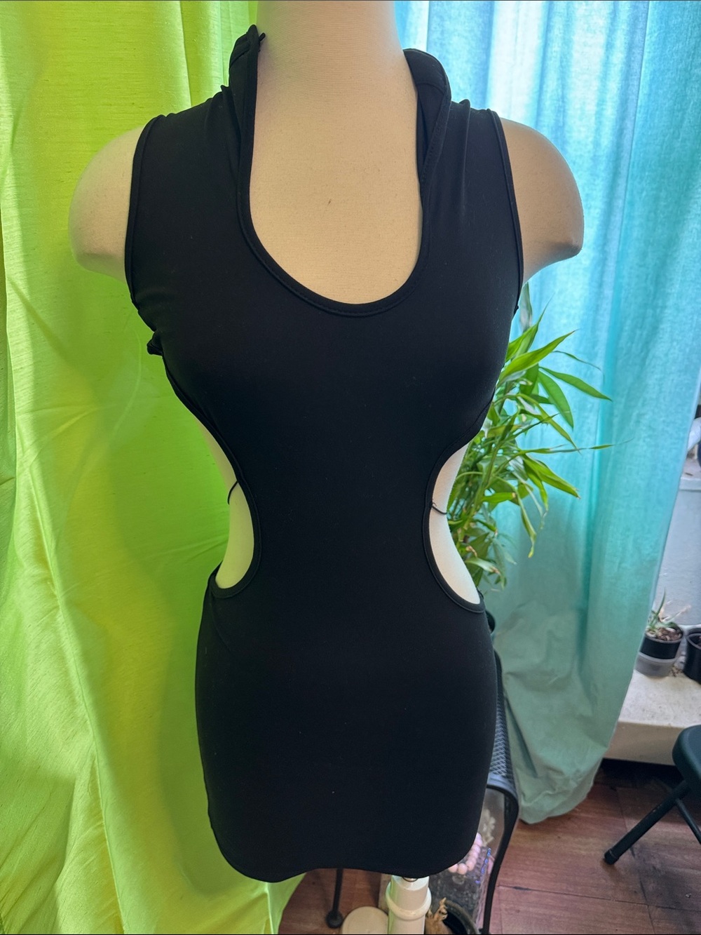 Black Cutout Bodycon Dress - Women's Sleeveless Dress